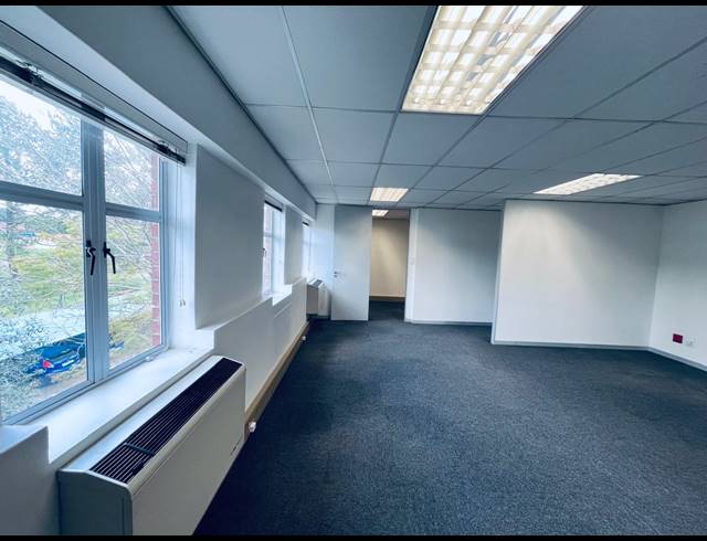 890M² OFFICE FOR SALE IN WATERFORD ESTATES